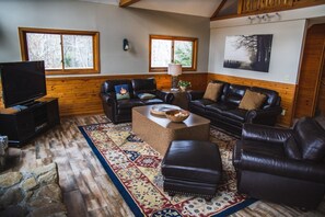 Smart TV, fireplace, DVD player - Fireside Lodge - Hosted by The Chalets (Logan)