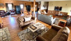 Smart TV, fireplace, DVD player - Big Sky Lodge - Hosted by The Chalets (Logan)