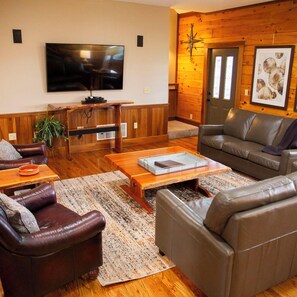 Smart TV, fireplace, DVD player