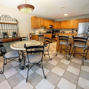 Dining - Fallswood Lodge - Hosted by The Chalets (Logan)