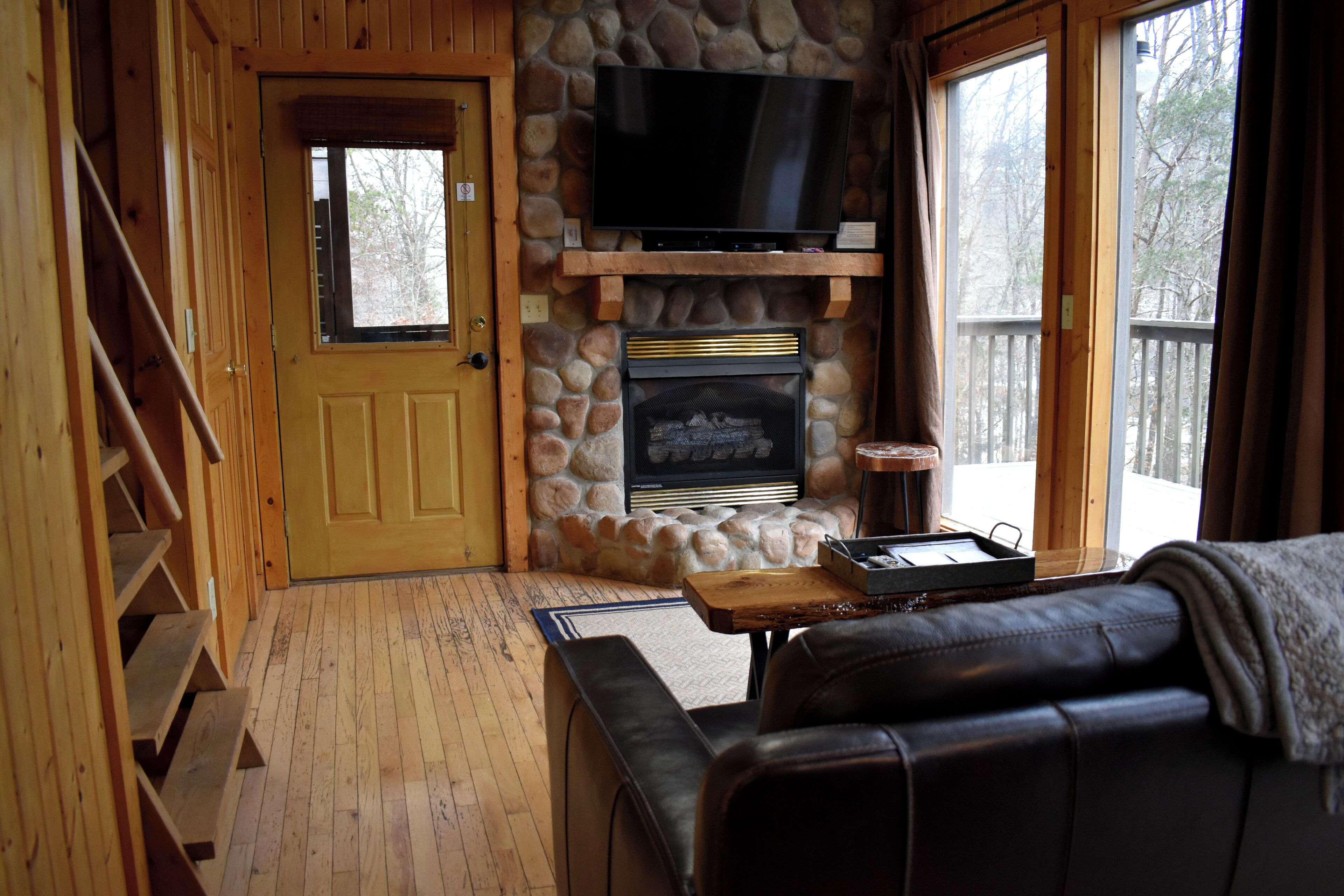 Smart TV, fireplace, DVD player