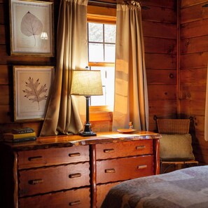 2 bedrooms, internet, bed sheets - Blackjack - Hosted by The Chalets (Logan)