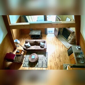 Smart TV, fireplace, DVD player, books - A-Frame #02 - Hosted by The Chalets (Logan)