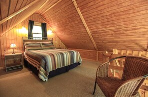 2 عدّة غرف نوم وخدمة الإنترنت وملاءات أسرّة