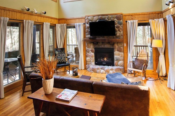 Smart TV, fireplace, DVD player