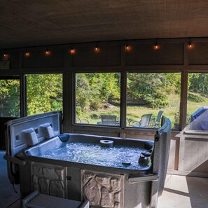 Indoor spa tub