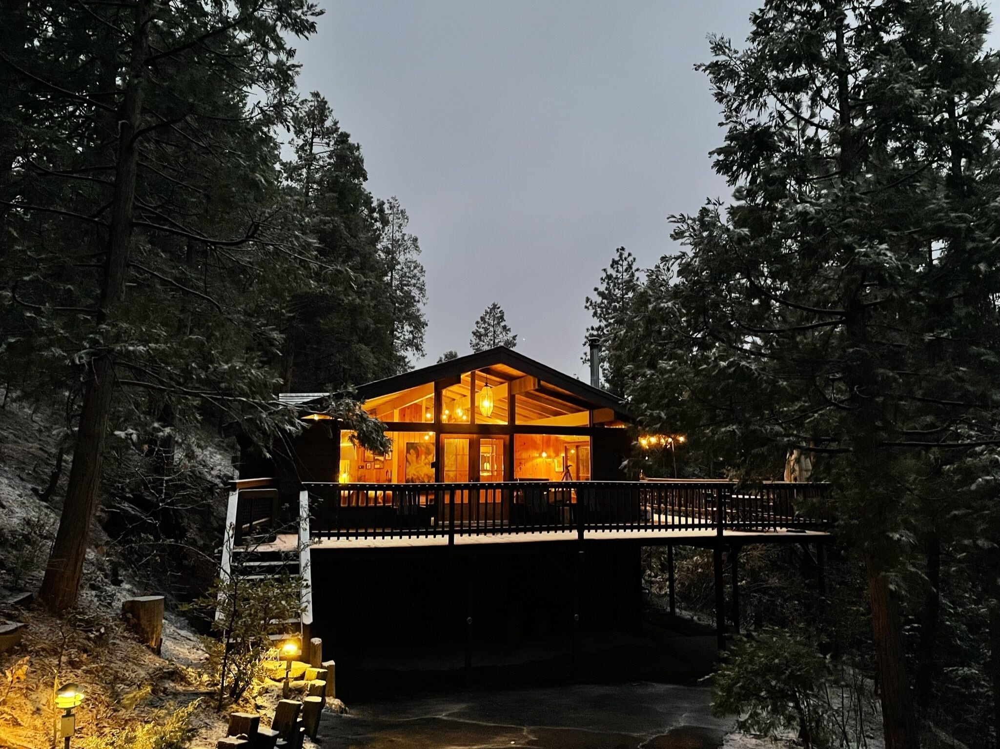 Welcome to The Spinning Wheel! Amazing Views and hot-tub