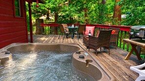 A hot tub on a wooden deck with wicker chairs and a barbecue grill. - Tranquil "Lazy Bear Cabin"of Fern Valley with Spa! (Idyllwild)