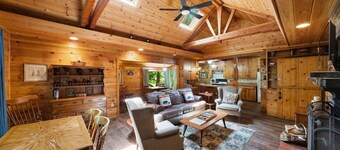 Tranquil "Lazy Bear Cabin"of Fern Valley with Spa!