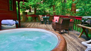 Outdoor dining - Tranquil "Lazy Bear Cabin"of Fern Valley with Spa! (Idyllwild)