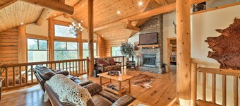 Walk to Table Rock Lake: Spacious Home w/ Deck!