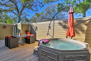 Private Hot Tub | Outdoor Dining