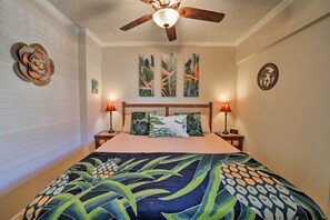 1 bedroom, Internet, bed sheets - Downtown Air Conditioned Condo: Walk to Beaches (Kailua-Kona)