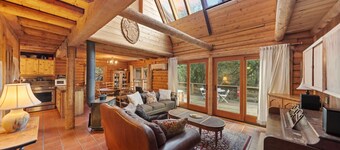 Espaciosa casa de registro con "Golden Sunshine" y vistas a la montaña