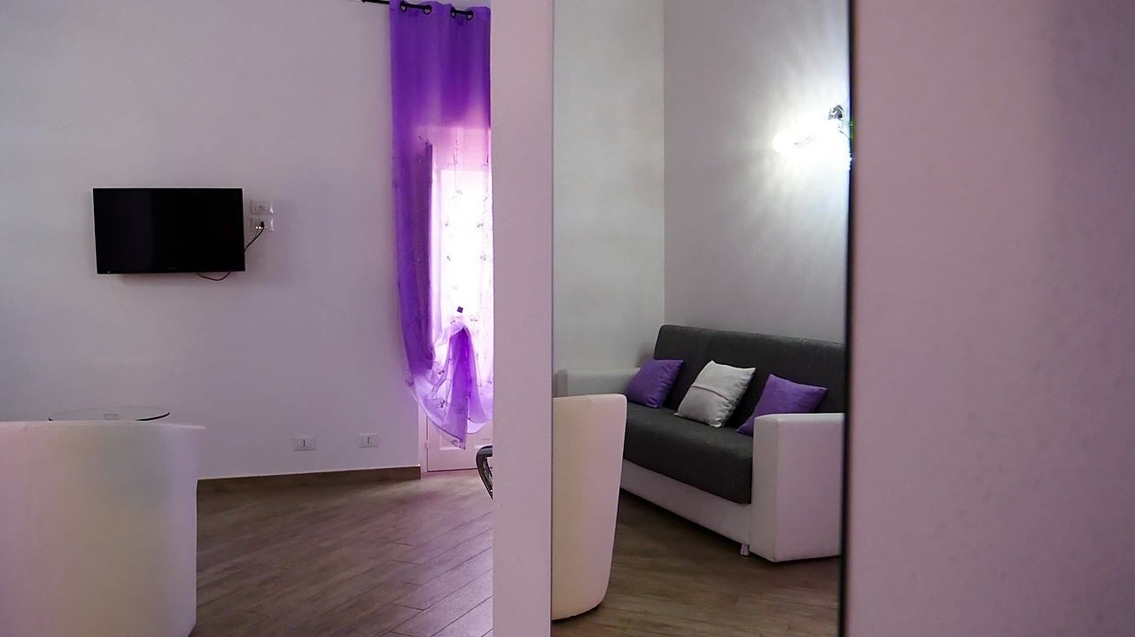 Suite, vista al mar | Área de sala de estar | Televisión de pantalla plana 