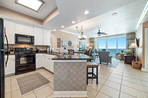 ثلاجة، ميكروويف، فرن، موقد طهي مسطح