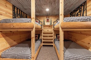 5 habitaciones, tabla de planchar con plancha, internet y ropa de cama