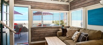 Charming traditional Newport Beach cottage plus private one bedroom rear unit!