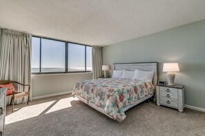 3 bedrooms, iron/ironing board, free WiFi, bed sheets - Relaxing Coastal Escape (Myrtle Beach)
