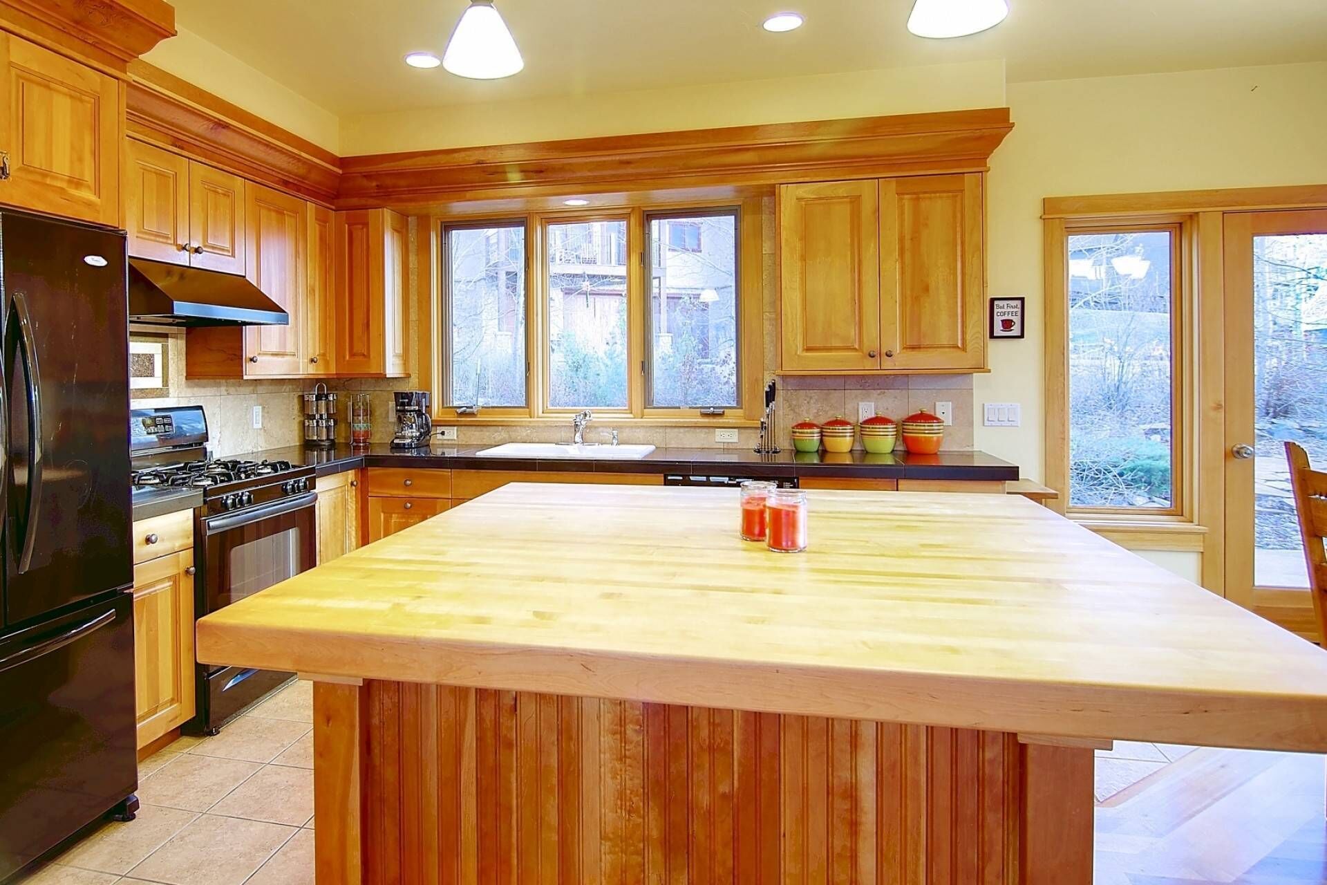 雪櫃、微波爐、焗爐、爐具