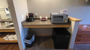 Interior - King Hotel Room @ Spring Brook Resort (Wisconsin Dells)