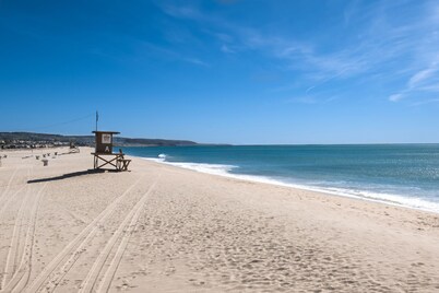 A beach beauty, this exceptional upper unit is beaming with Balboa beach charm!