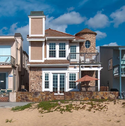 A beach beauty, this exceptional upper unit is beaming with Balboa beach charm!