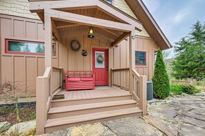 Exterior - Cozy Couples Getaway w/ Hot Tub: 'Fox Ridge Cabin' (Whittier)