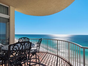 Outdoor dining - Stunning View of Destin Sunsets!! Limited Access Elevator!! Free WiFi Internet! (Miramar Beach)