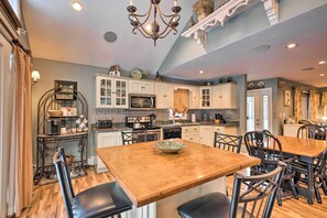 Fridge, microwave, stovetop, dishwasher - Charming Retreat ~ 1 Mi to Ossipee Lake Marina! (Center Ossipee)