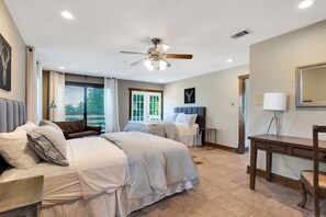 8 soverom, skrivebord, strykejern/-brett og wi-fi (inkludert)