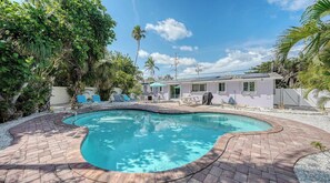 Unclassified image, 4 of 38, button - CHARMING COTTAGE W/HEATED POOL, Close to Gulf & Bay Beach, FREE WiFi/Trolley, Dog*(See Note) Friendly! (Anna Maria)