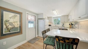 Fridge, microwave, oven, stovetop - CHARMING COTTAGE W/HEATED POOL, Close to Gulf & Bay Beach, FREE WiFi/Trolley, Dog*(See Note) Friendly! (Anna Maria)