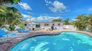 Unclassified image, 3 of 38, button - CHARMING COTTAGE W/HEATED POOL, Close to Gulf & Bay Beach, FREE WiFi/Trolley, Dog*(See Note) Friendly! (Anna Maria)