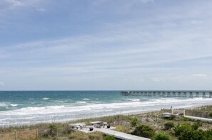 On the beach - Charming beachfront bungalow in Wrightsville Beach (Wrightsville Beach)