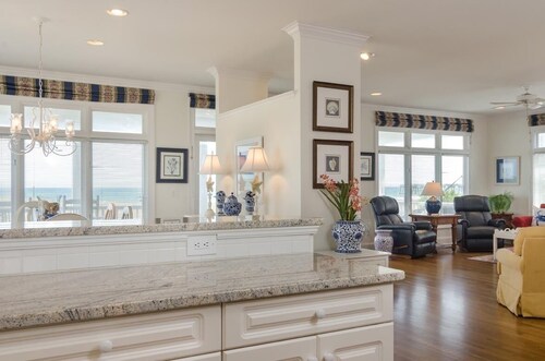 Charming beachfront bungalow in Wrightsville Beach