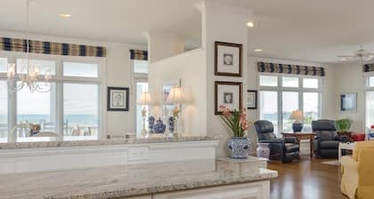 Charming beachfront bungalow in Wrightsville Beach