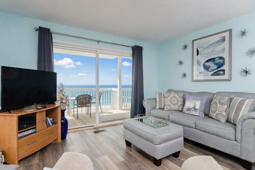 First floor oceanfront condo in Ocean Dunes!