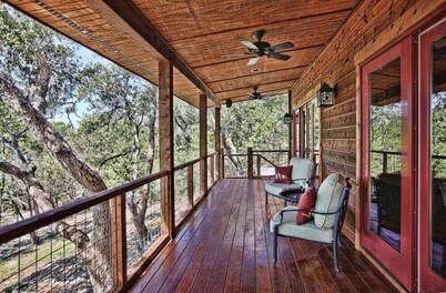 Upscale Luxury Cabin! Has it all Hot tub, Fireplace, Gorgeous Views!!!