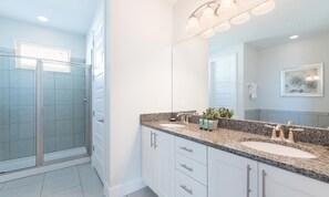 Bathtub, towels - Wonderful Villa with Private Pool at Encore (Kissimmee)