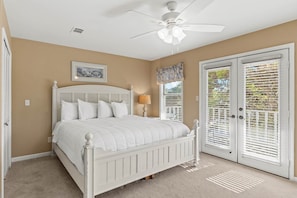 5 bedrooms, desk, iron/ironing board, free WiFi - Pet friendly, Large Pool and Deck, Walk to Beach, Restaurants, Shopping (Destin)