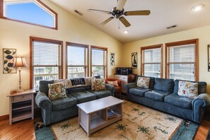 Fernseher, DVD-Player, Bücher, Videothek