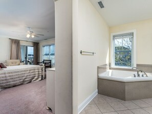 3 bedrooms, iron/ironing board, Internet