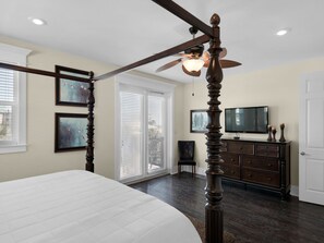 4 bedrooms, desk, iron/ironing board, free WiFi