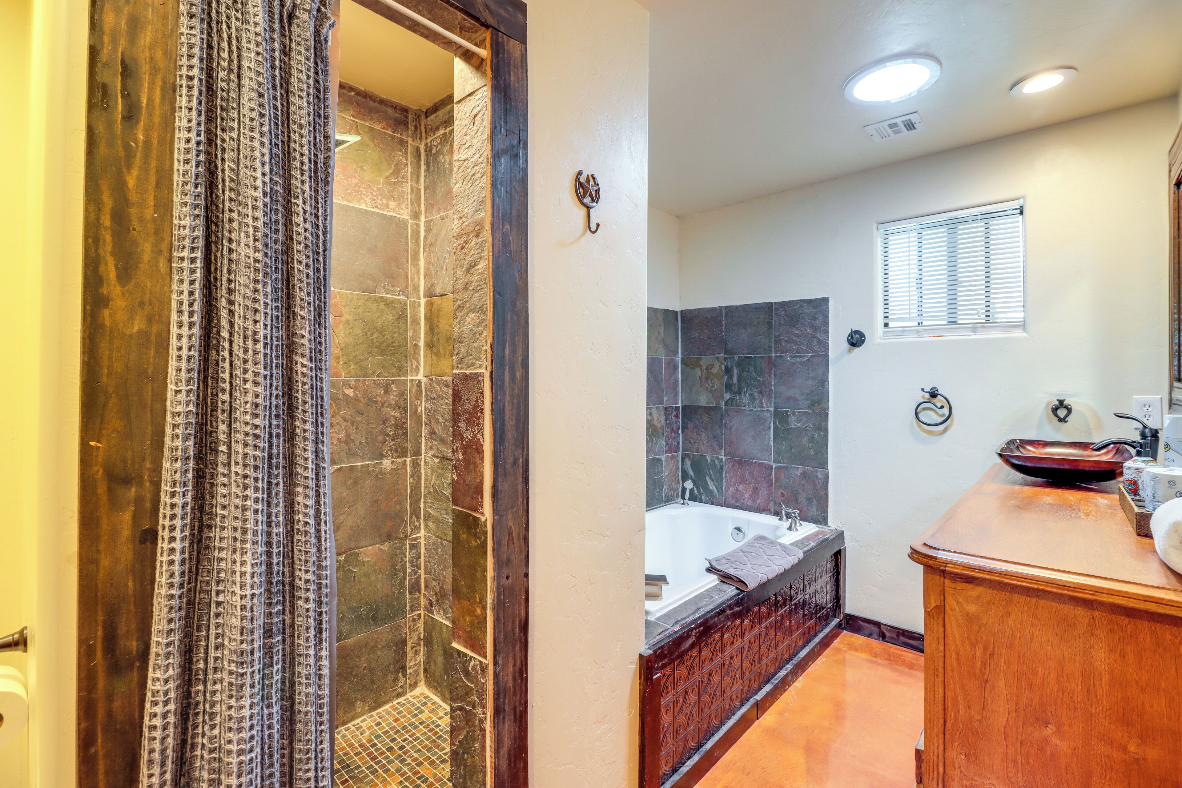 Rainfall showerhead, free toiletries, hair dryer, towels