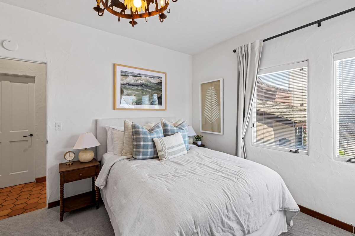 Photo 31 of 3263 Villa by the Sea ~ Newly Remodeled, Bay View