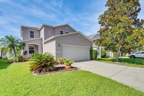Exterior - Backyard Oasis & Games: Davenport Magic Stay! (Davenport)