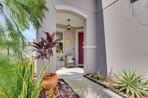 Exterior detail - Backyard Oasis & Games: Davenport Magic Stay! (Davenport)