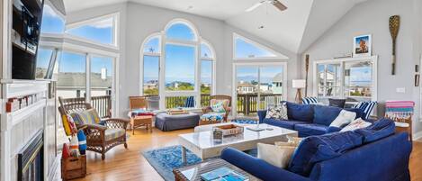 Smart-tv, een dvd-speler, tafelvoetbal en een filmbibliotheek