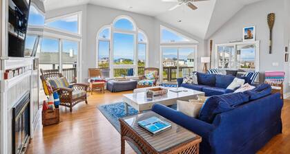 V1233- Beautiful! 5 BRs, Private Pool, Hot Tub, Pool Table and Dog Friendly!